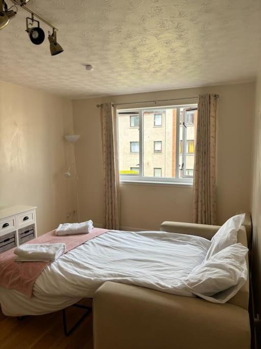Quiet Central Apartment For Upto 4 People เอดินบะระ ภายนอก รูปภาพ