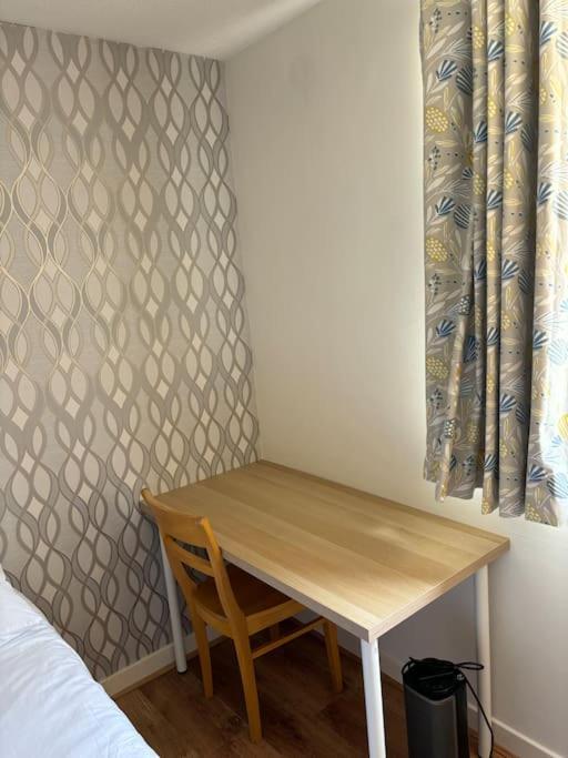 Quiet Central Apartment For Upto 4 People เอดินบะระ ภายนอก รูปภาพ